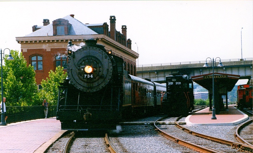 Photo of Western Maryland Scenic RR excursion awaits departure