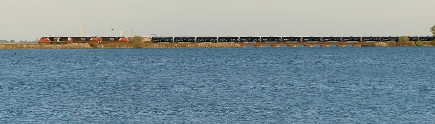 Photo of NS Empty Oil train Sandusky Bay