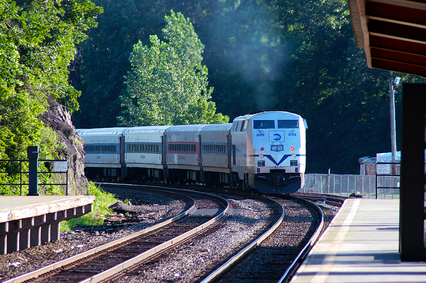 Photo of Metro-North Genesis #205 Pushing at Peekskill