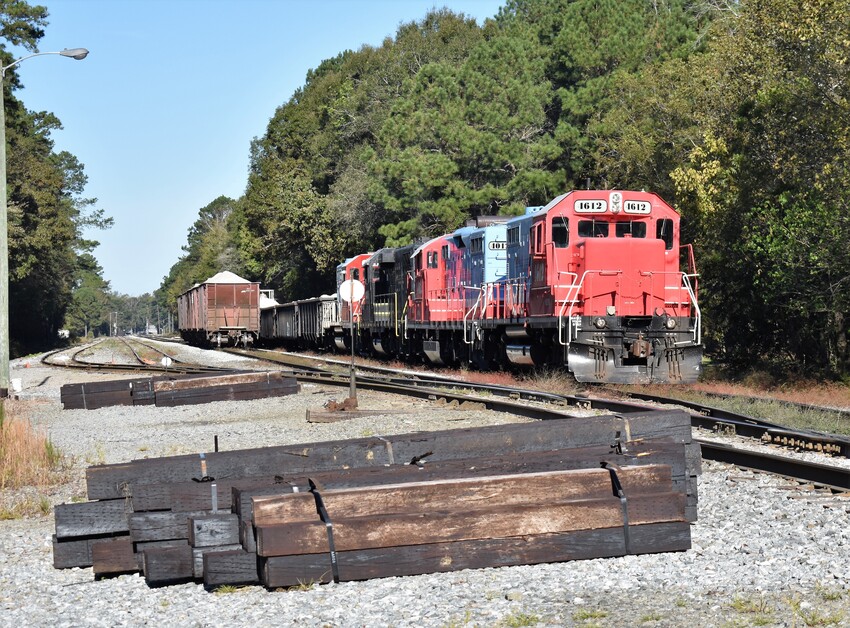 Photo of CLNA GP's switching in the Chocowinity yard