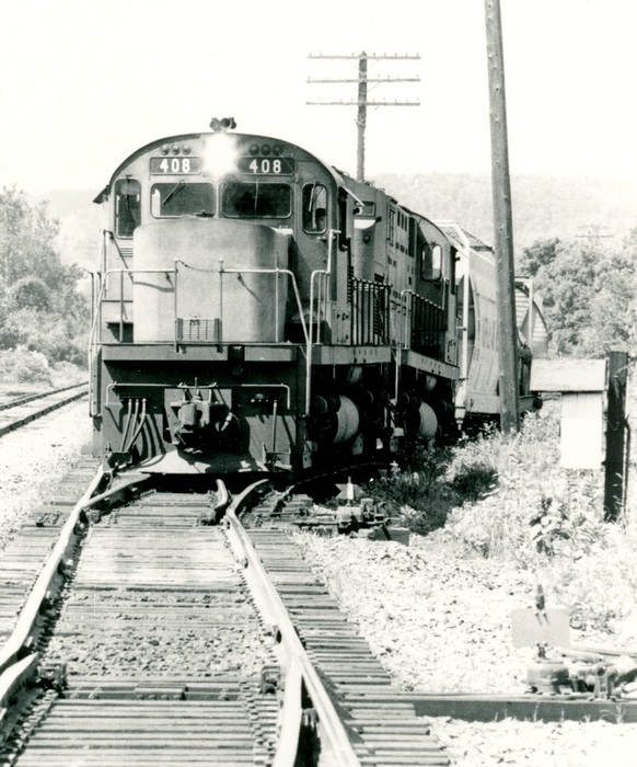 Photo of LV OF-2 climbs up to the EL main at Owego