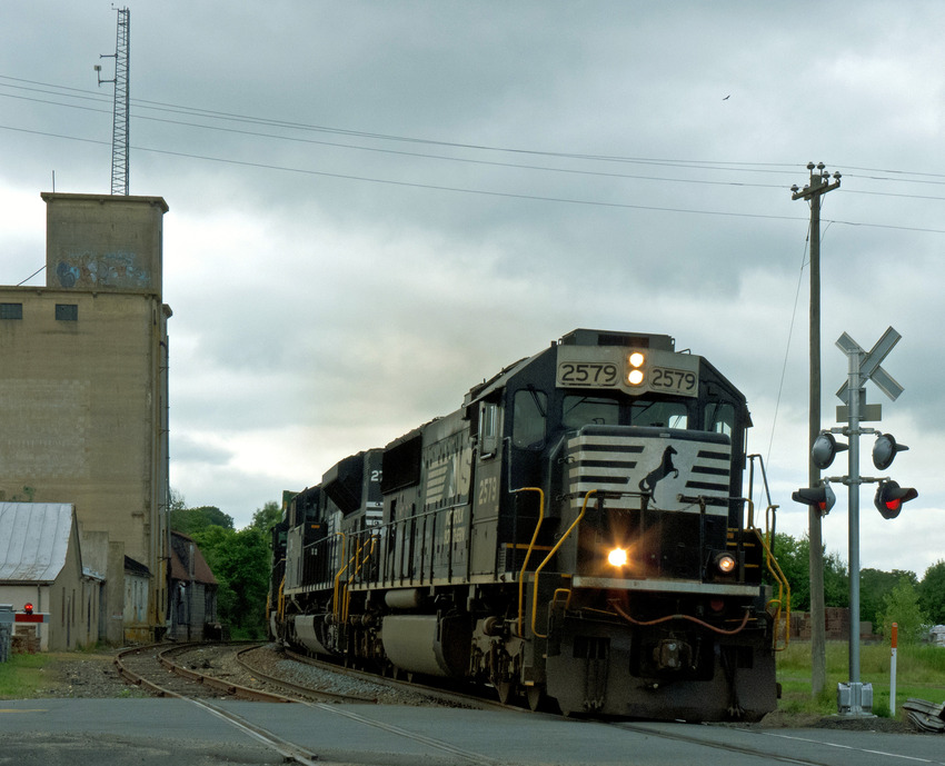 Photo of NS 203 Intermodal train at Marshall VA