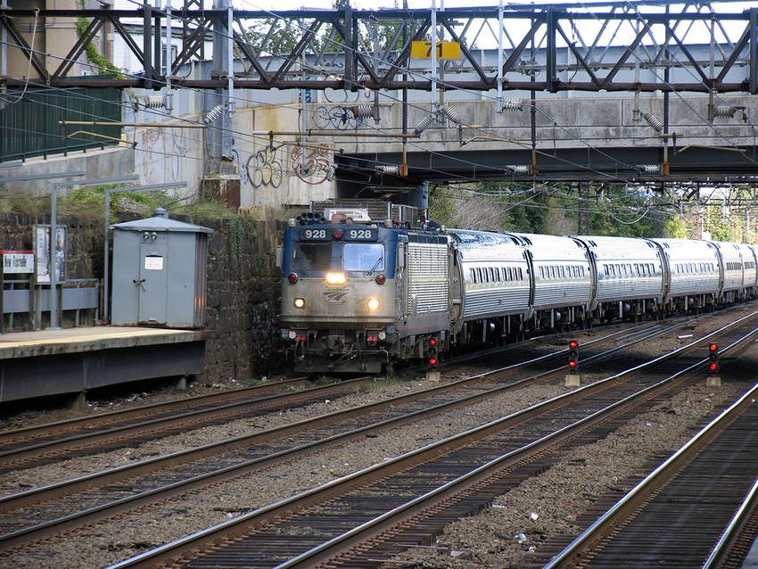 Photo of Amtrak AEM7 No. 928 at New Rochelle, NY