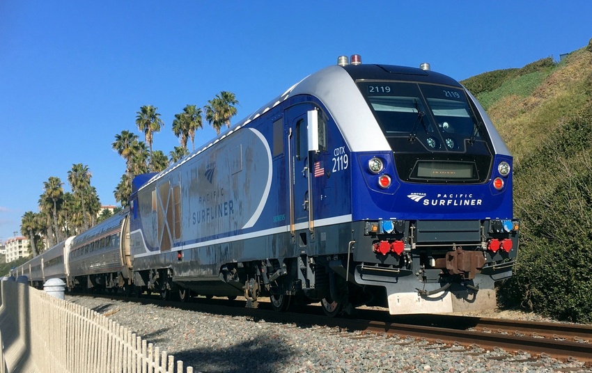 Photo of Charger pushes Surfliner north at San Clemente Pier