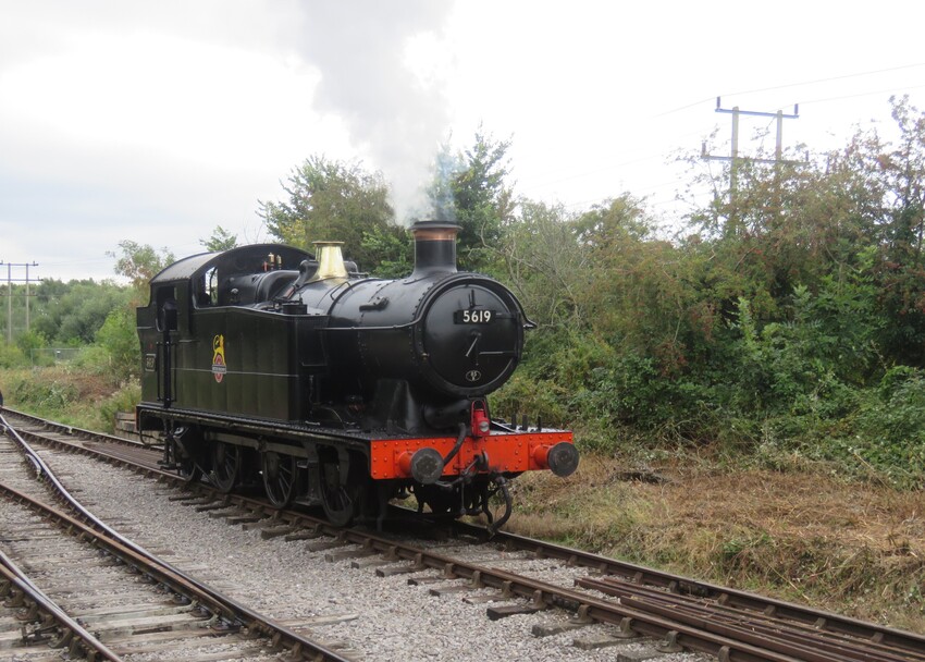 Photo of 5619 at Taw valley Halt
