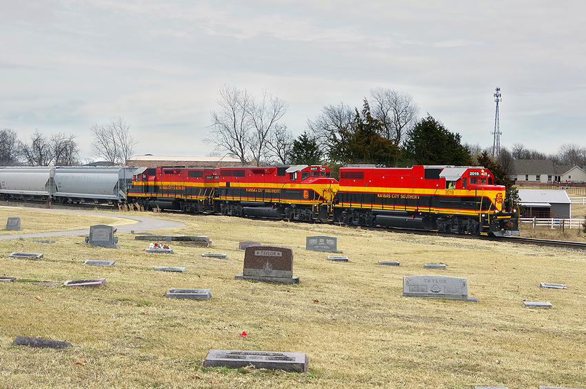 Photo of KCS Southbound at Gentry Cemetery