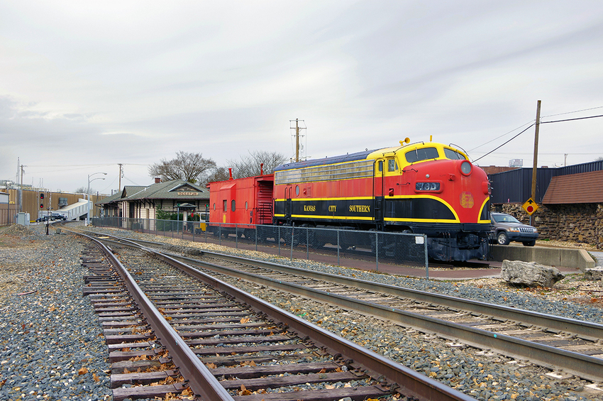 Photo of KCS 73D and Caboose 385