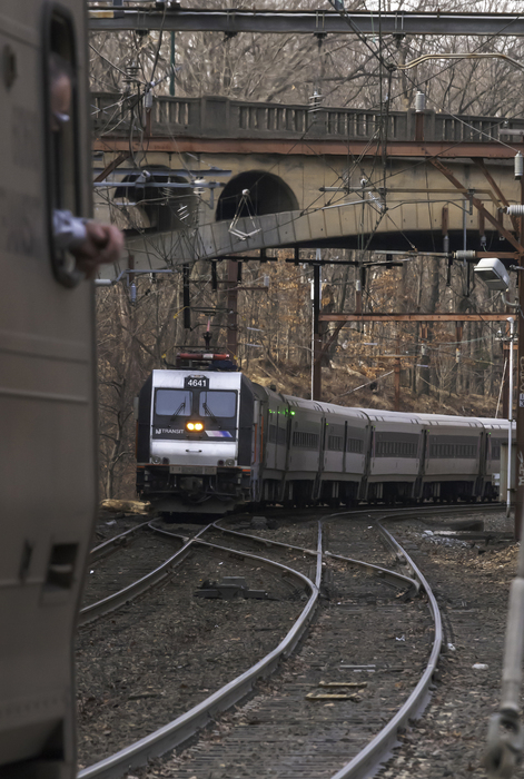 Photo of NJ Transit Train 6238 Approaching a Waiting Train 6245 at Glen Ridge
