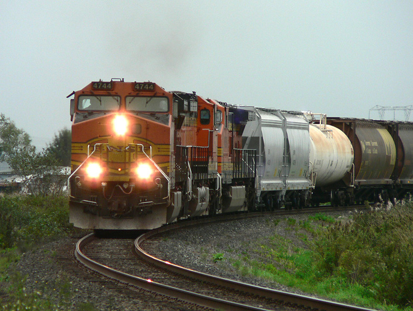 Photo of Vancouver BC bound BNSF freight at Colebrook Jct