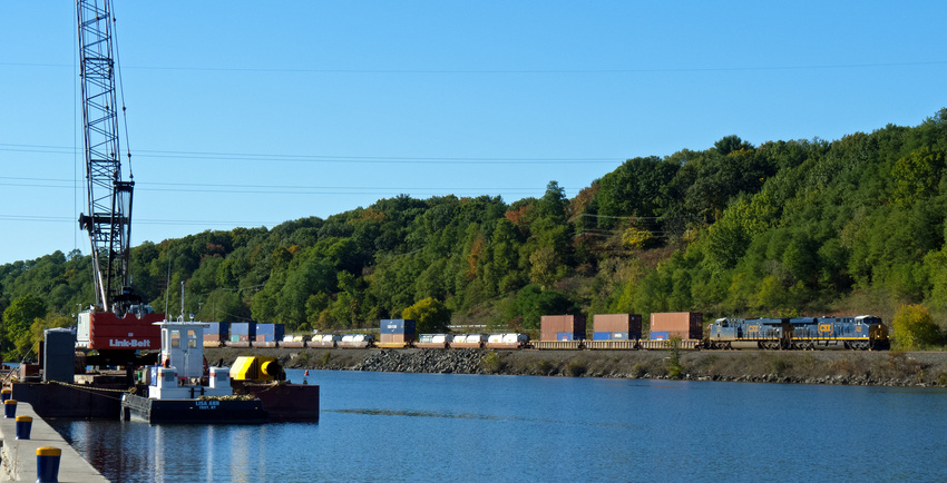 Photo of Q112 Passing Erie Canal Lock 10 at Amsterdam NY
