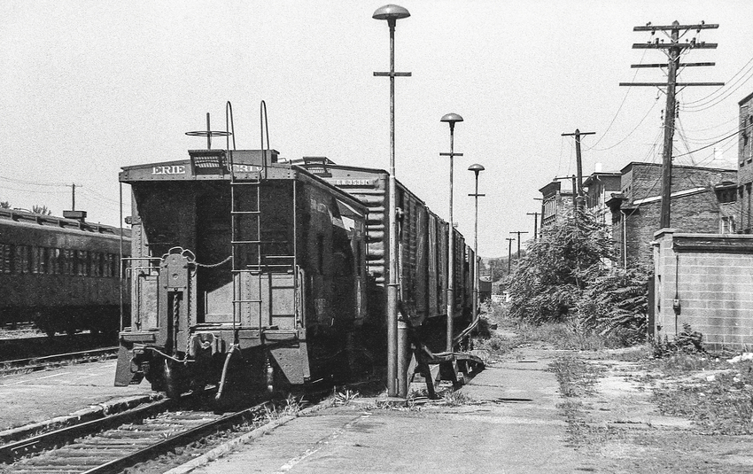 Photo of ERIE Caboose on EL Freight at Port Jervis, NY - Aug 1967