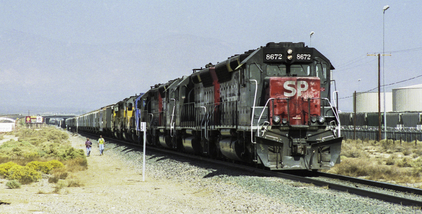 Photo of Eastbound UP Covered Hopper Train in Mojave,CA