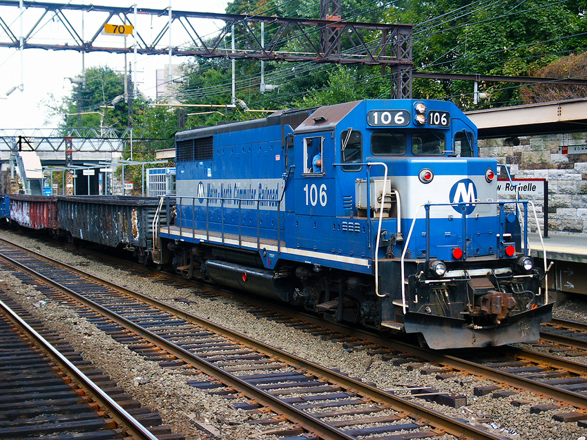 Photo of Metro-North 106 at New Rochelle, New York