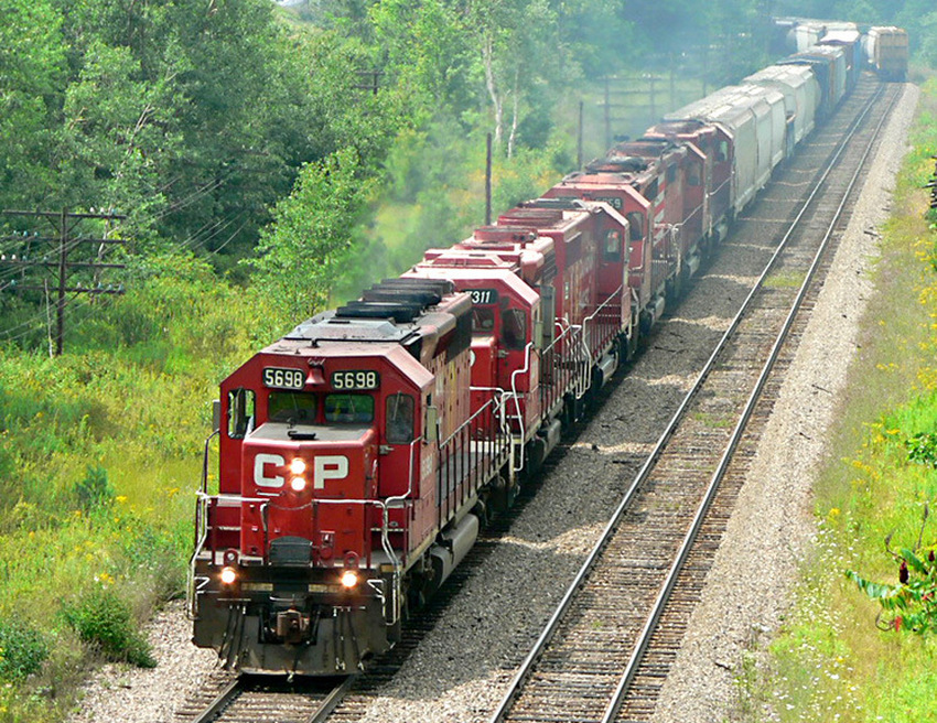Photo of CP 413 passes CP 930 at Richmondville