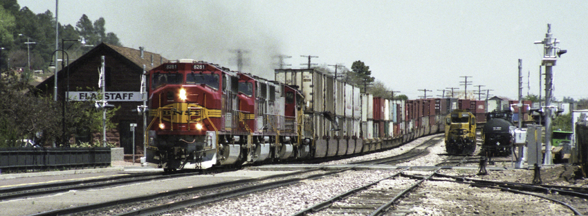 Photo of BNSF Stack Train At Flagstaff, AZ
