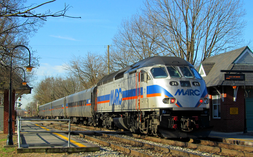 Photo of MARC 849 departs south from Riverdale MD