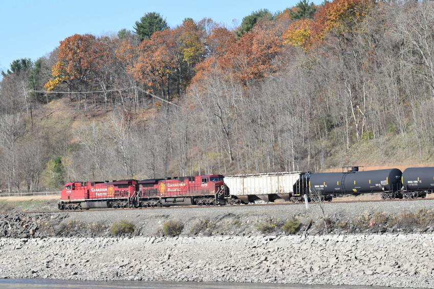 Photo of Westbound Oil Train at MP173