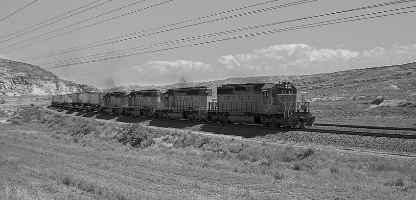 Photo of Westbound UP Intermodal at Point of Rocks, WY