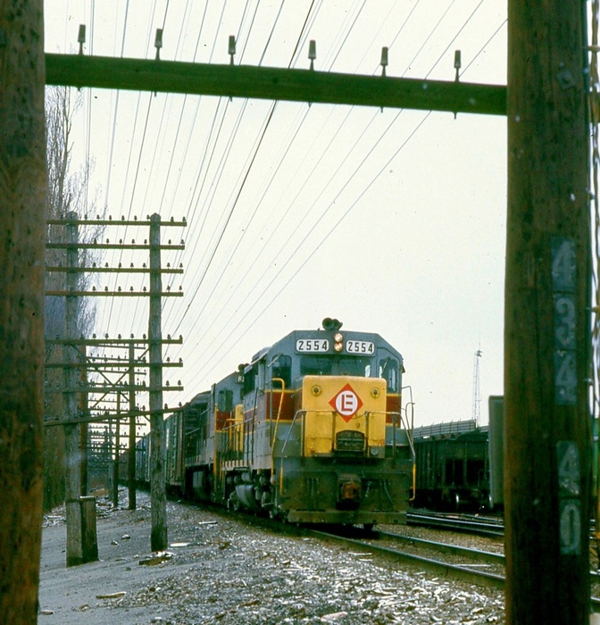 Photo of EL GP35 in the new Conrail era