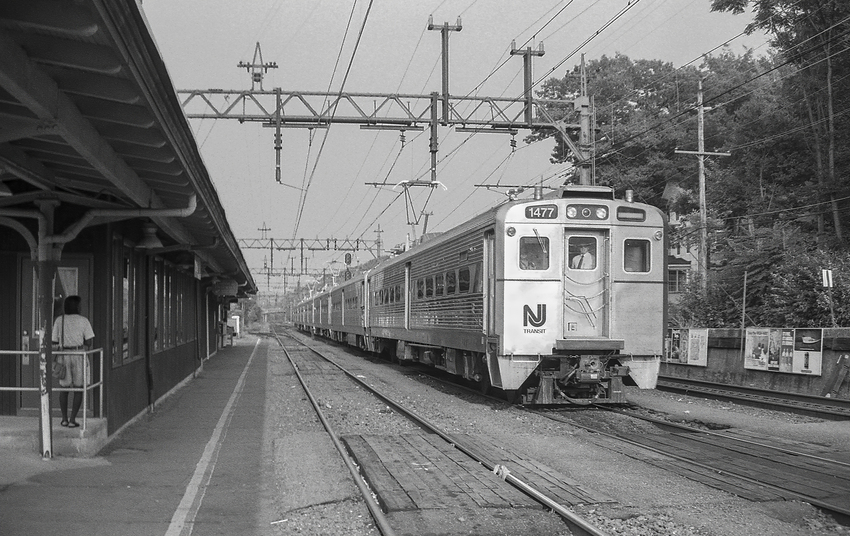 Photo of NJ Transit MU Train Arriving at Dover, NJ