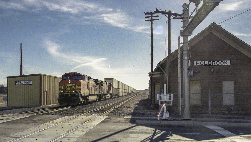 Photo of BNSF Westbound Intermodal Passing Thru Holbrook, AZ