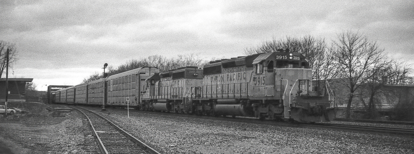 Photo of Conrail Manifest with Union Pacific Power in Lyons, NY
