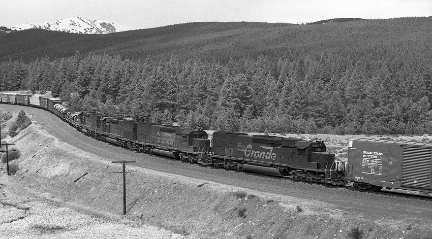 Photo of Helper Set on SSW 8375\'s Eastbound Freight at Mitchell, CO