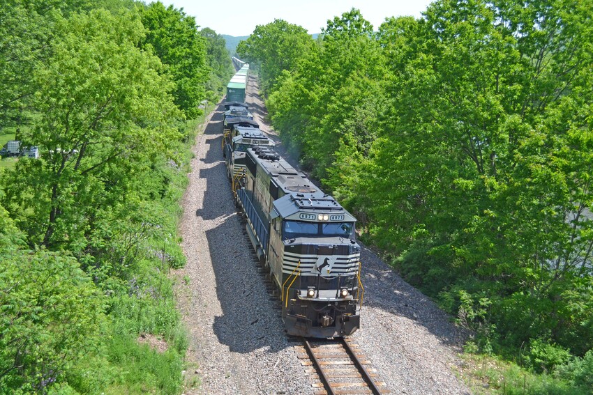 Photo of NS wb freight