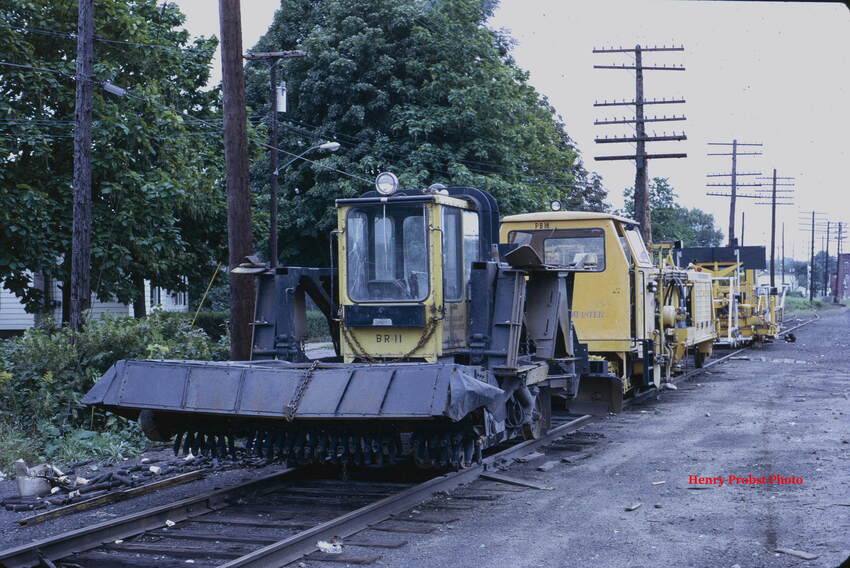 Photo of D&H track machines in Mechanicville yard