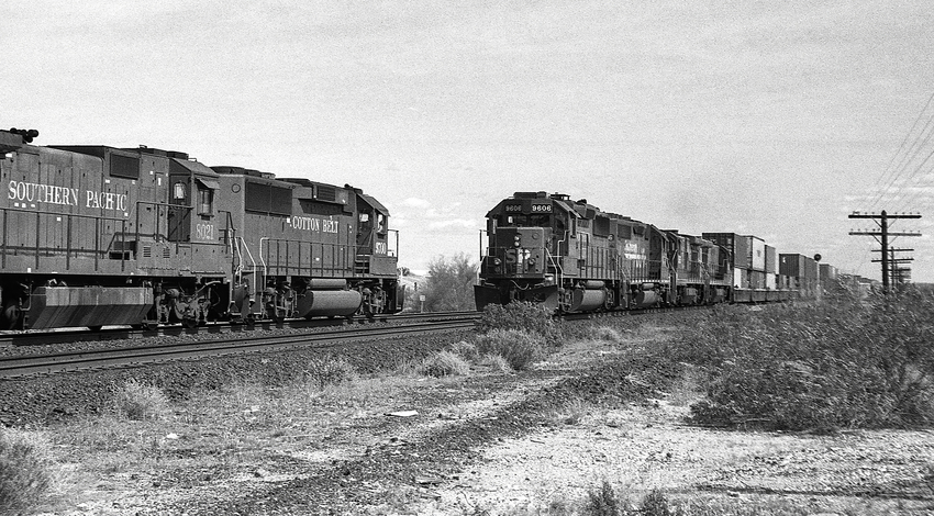 Photo of 2 SP Stack Trains Meet at Aztec, AZ
