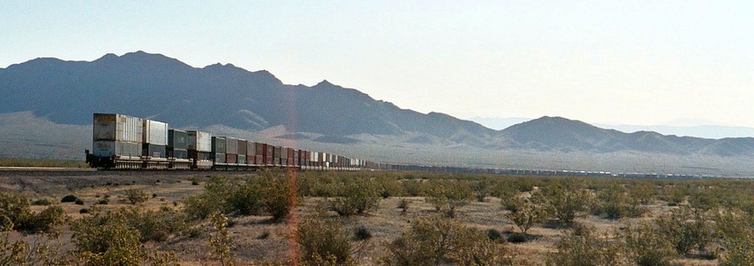 Photo of BNSF near Kingman AZ - 2