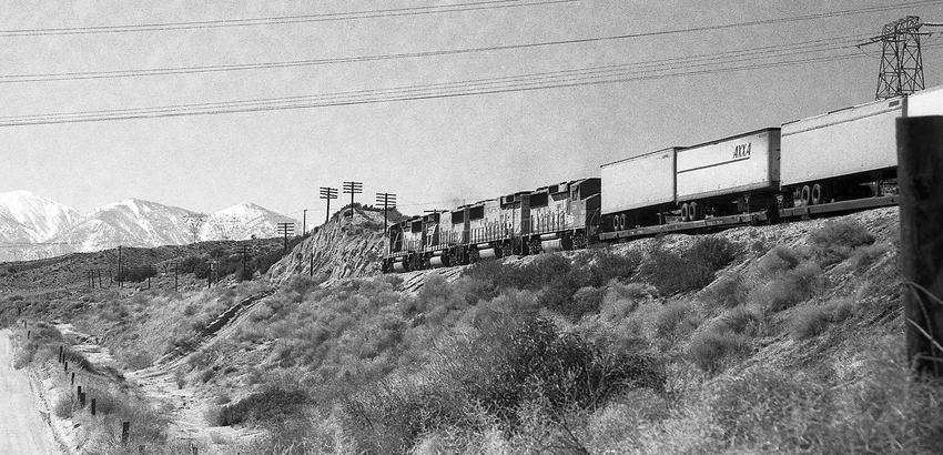 Photo of Hot Santa Fe Pig Train Climbing Cajon Pass at Lugo, CA