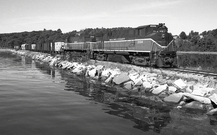 Photo of Maine Coast M420W's Tied Onto Their Train