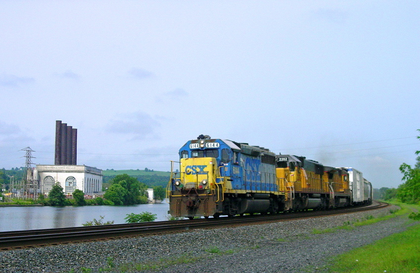 Photo of Eastbound CSX Manifest at Lock 10 Amsterdam NY