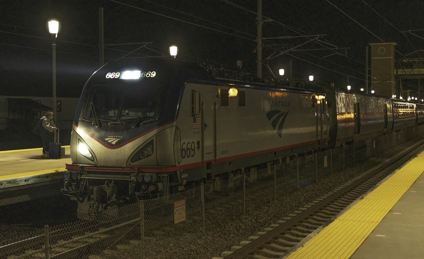 Photo of Amtrak Train 67 Stopping at Kingston Station, RI