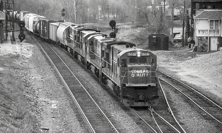 Photo of Palmer's Conrail Glory Days #18 - Mixed GE's on Ebd Mixed Freight