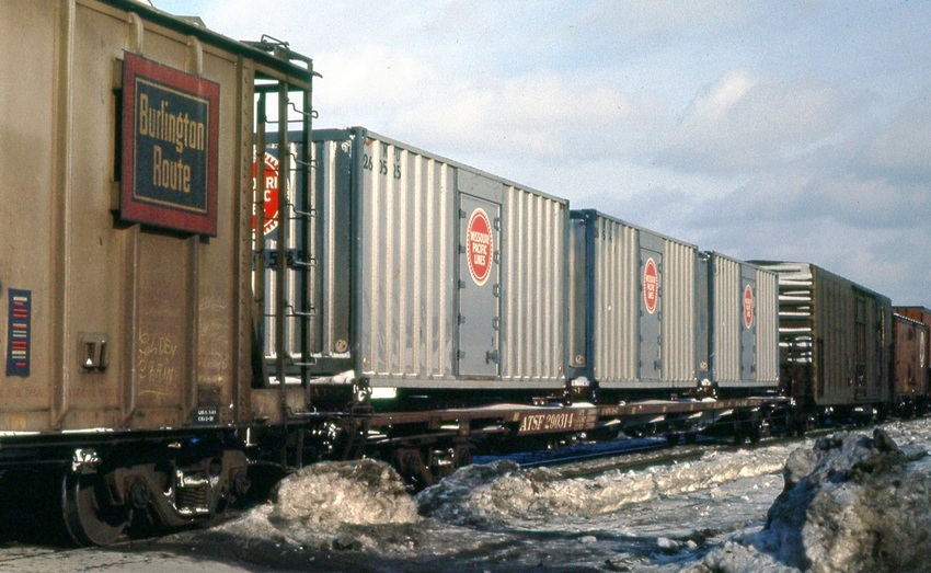 Photo of Anatomy of an EL freight train - 2