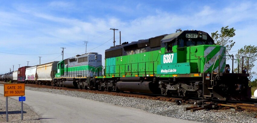 Photo of W&LE Interchanging with NS at Bellevue OH