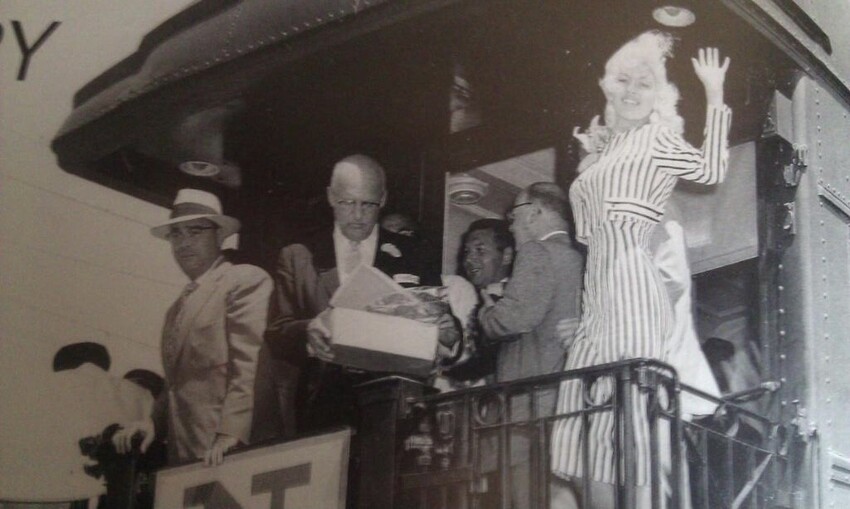 Photo of New Haven R.R. Police & Jayne Mansfield