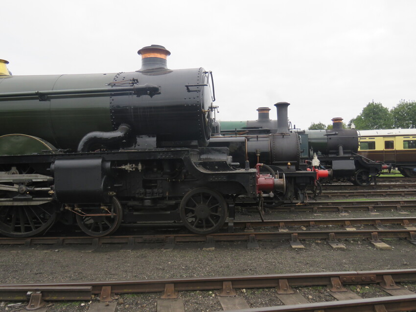 Photo of Dwarfed by the 4-6-0s...