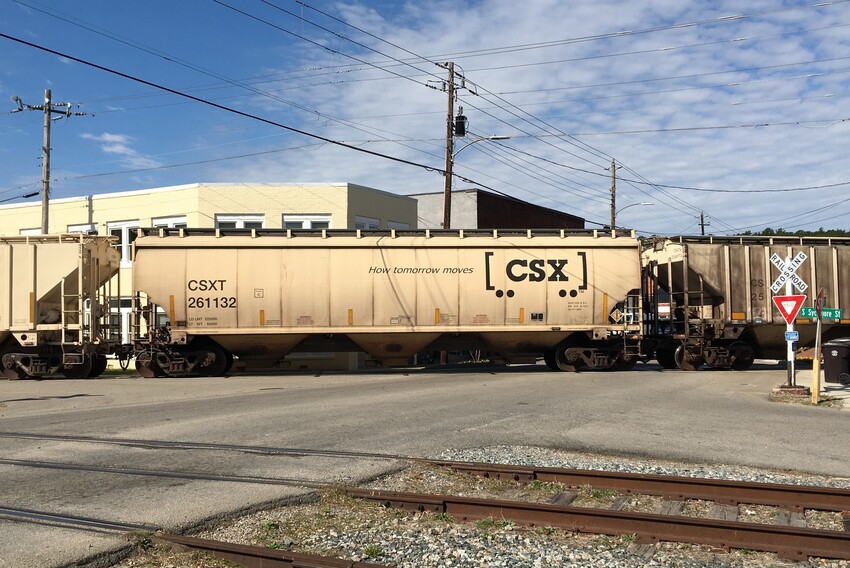 Photo of The more modern CSX hopper with 