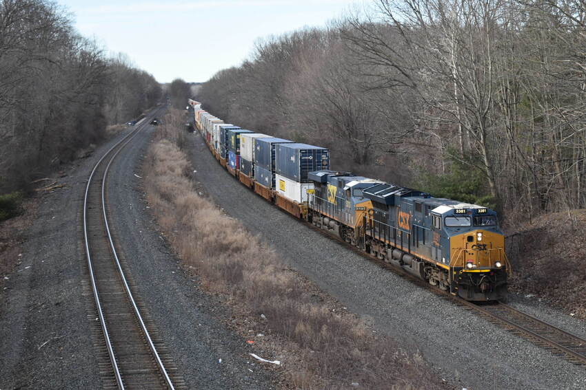 Photo of CSX Stack train