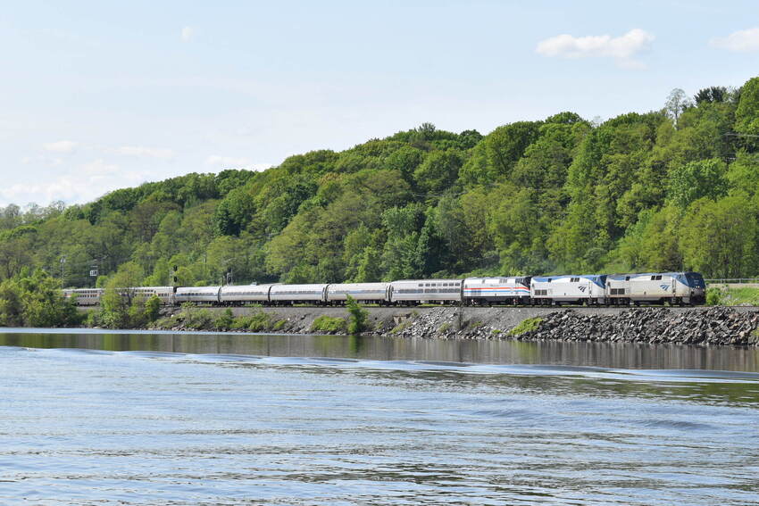 Photo of The Lakeshore Eastbound at Lock 10 Amsterdam, NY