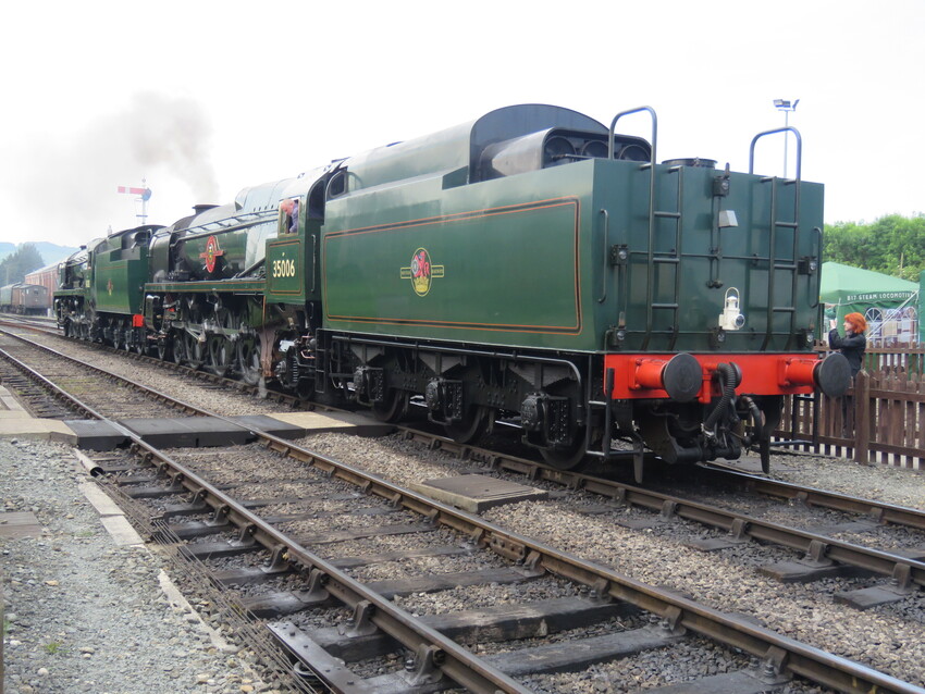 Photo of Great start to the day - a pair of Bulleid Pacifics!