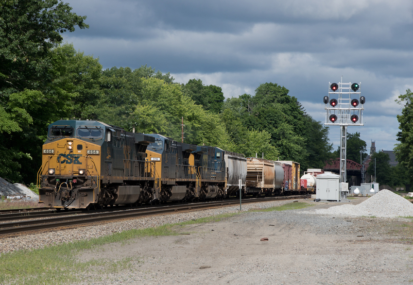 Photo of CSXT 464 Leads M426 at CPF-AY