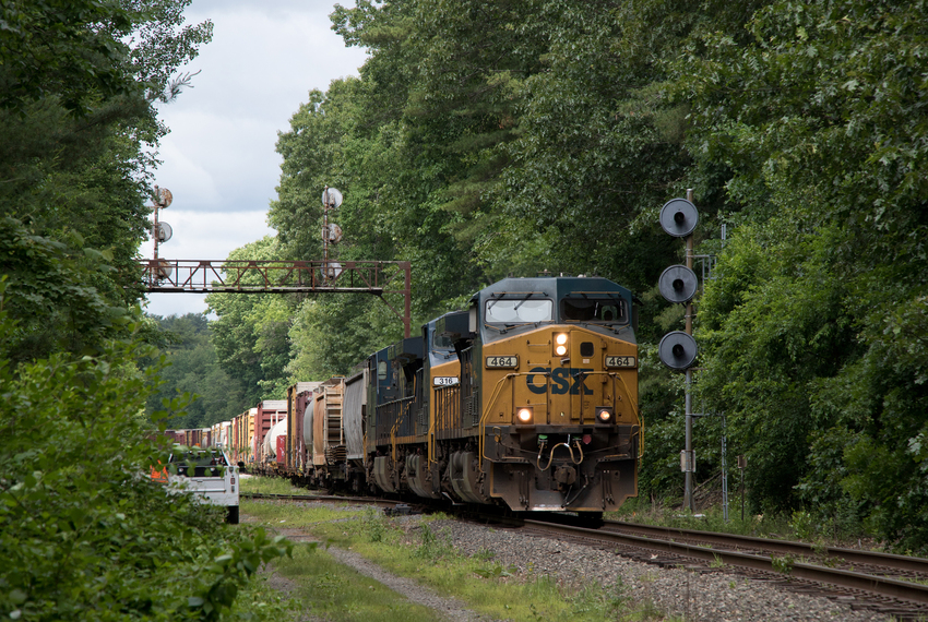 Photo of CSXT 464 Leads M426 at CPF-307