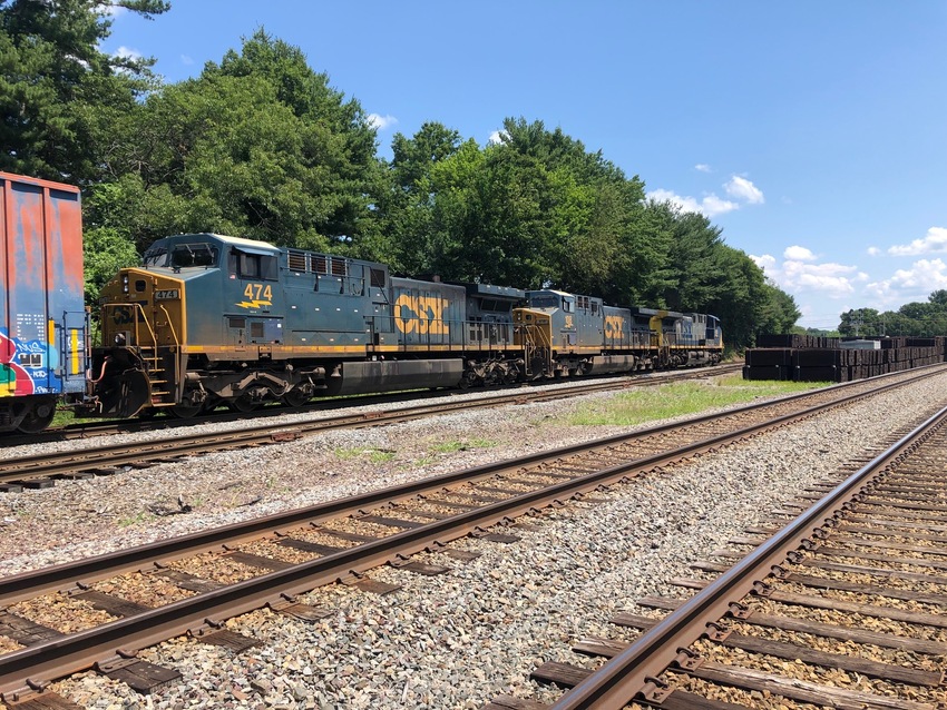 Photo of CSX M426 East at The Willows
