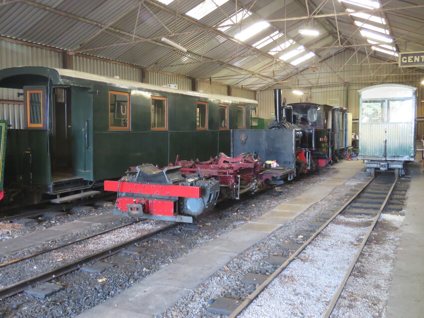 Photo of Inside the (narrow gauge) shed