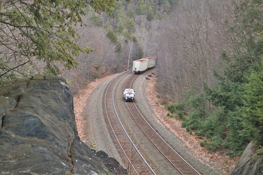 Photo of Q436 tailed by high-rail truck
