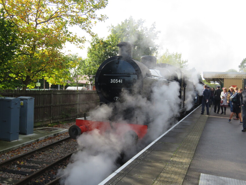 Photo of A scene at East Grinstead station